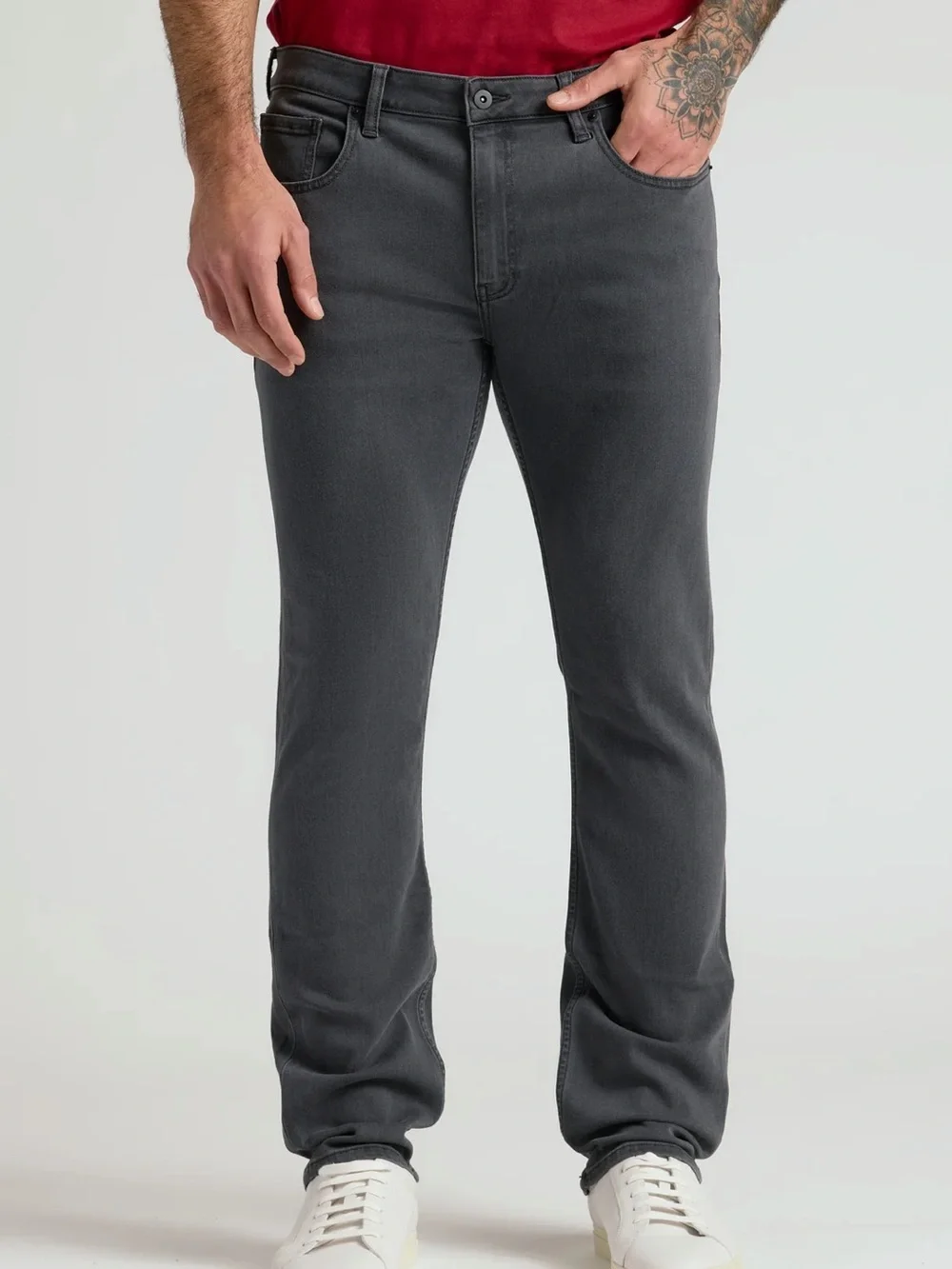 True Classic NWT Straight High-Stretch Men’s Jeans - Grey